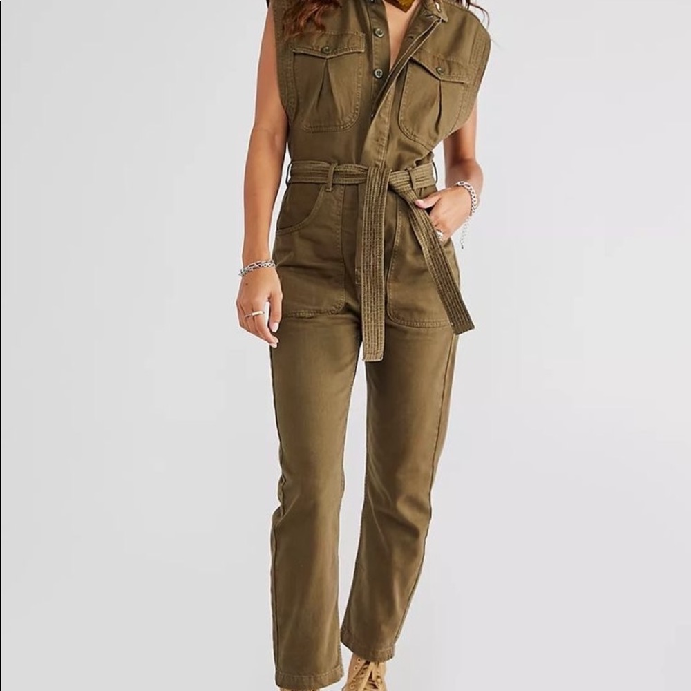 NWT SYDNEY SLEEVELESS Overall Army color size S